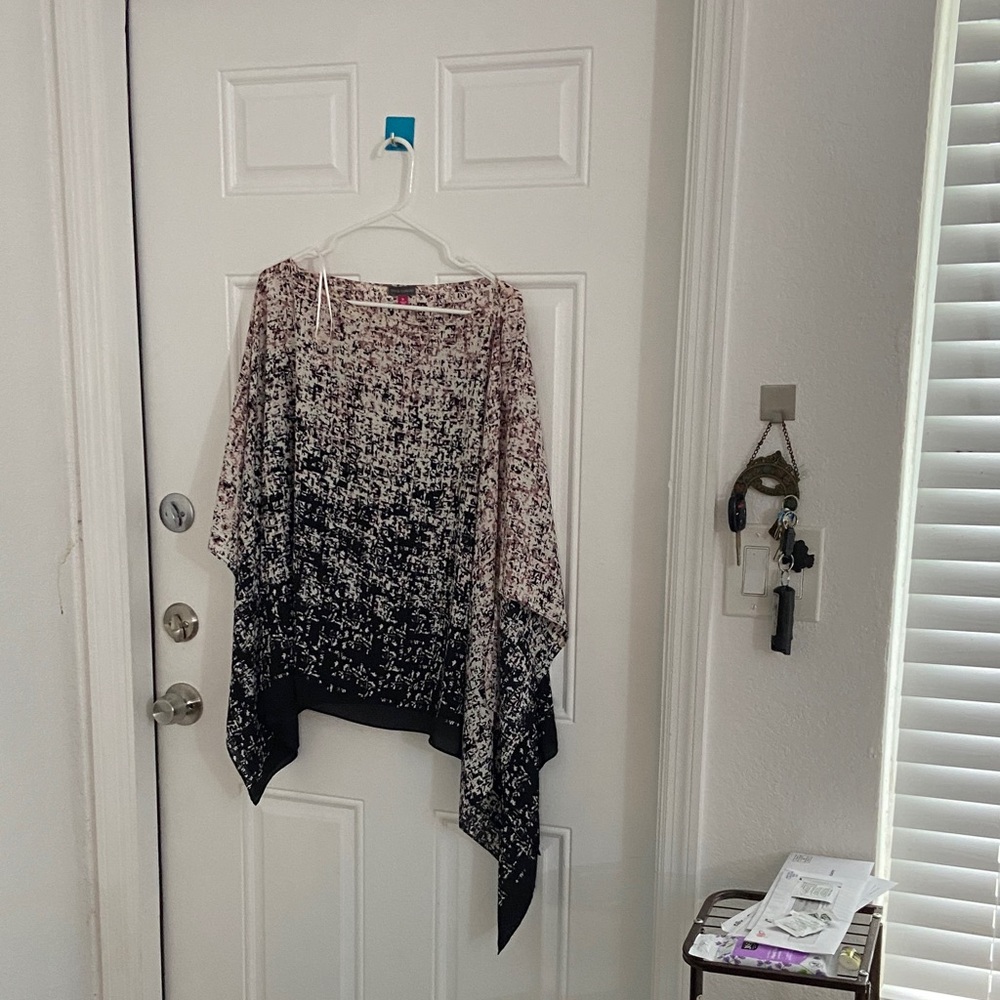 Vince Camuto Black and Cream Patterned Blouse